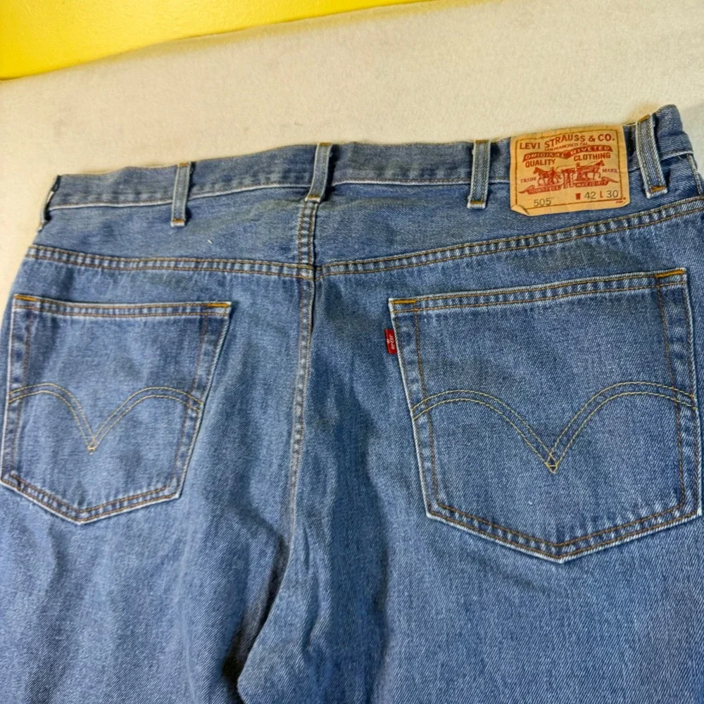 Levis 505 Regular Fit Jeans Mens 42x30 Medium Wash Blue Straight Leg Denim 6979